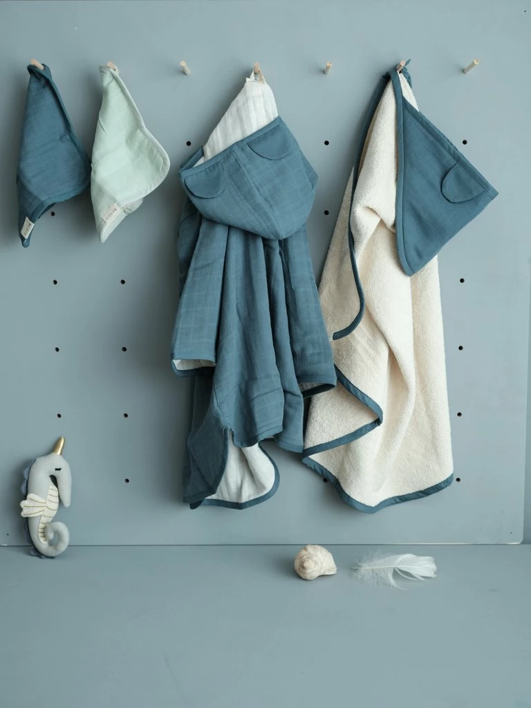 FABELAB Children Bathrobe in Blue (3 - 7 years Old) 4 FABELAB Children Bathrobe in Blue (3 - 7 years Old)